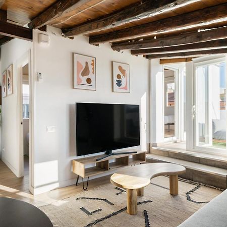 Atico Con Terraza En Lavapies Alquiler Temporal Apartment Madrid Exterior photo