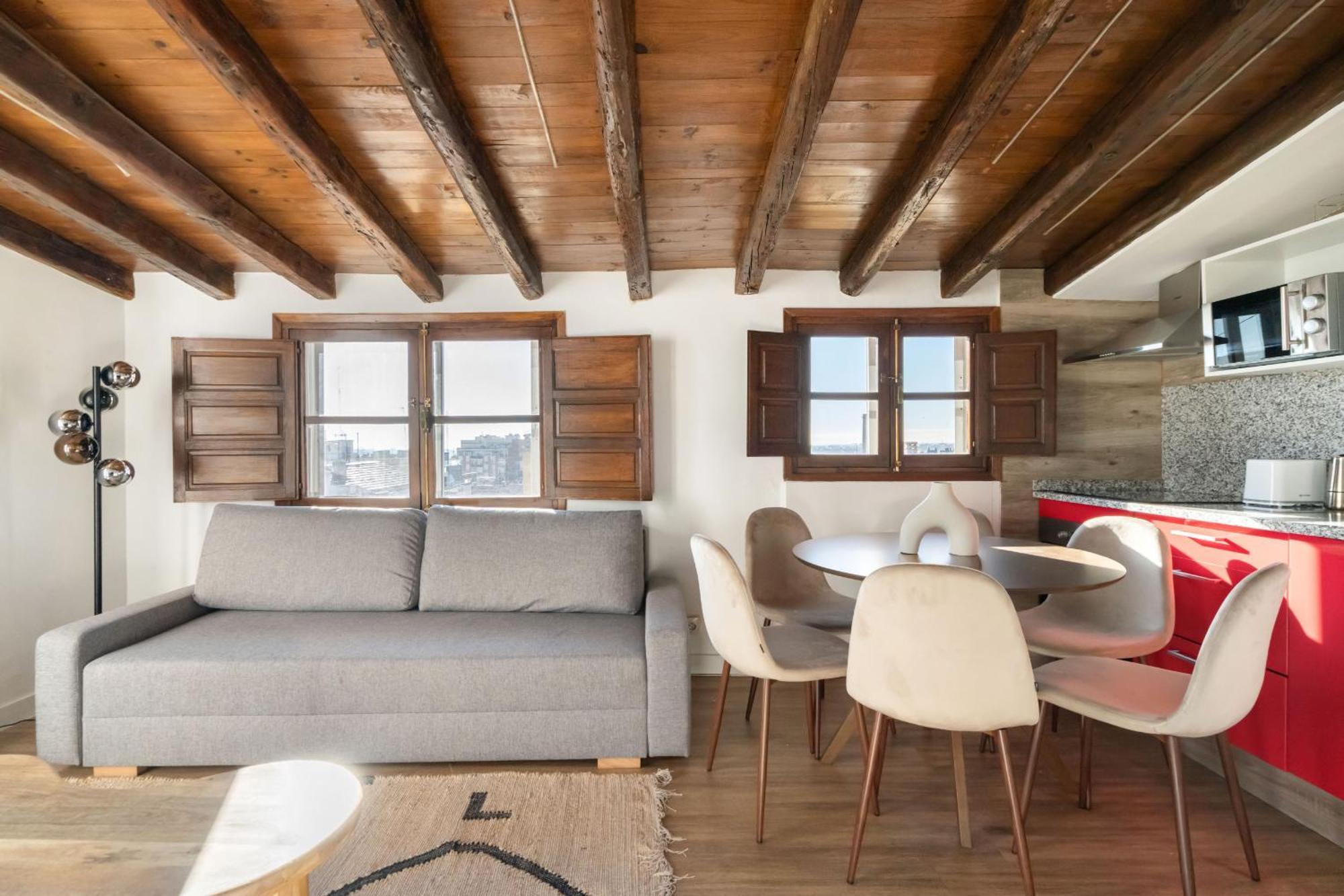 Atico Con Terraza En Lavapies Alquiler Temporal Apartment Madrid Exterior photo