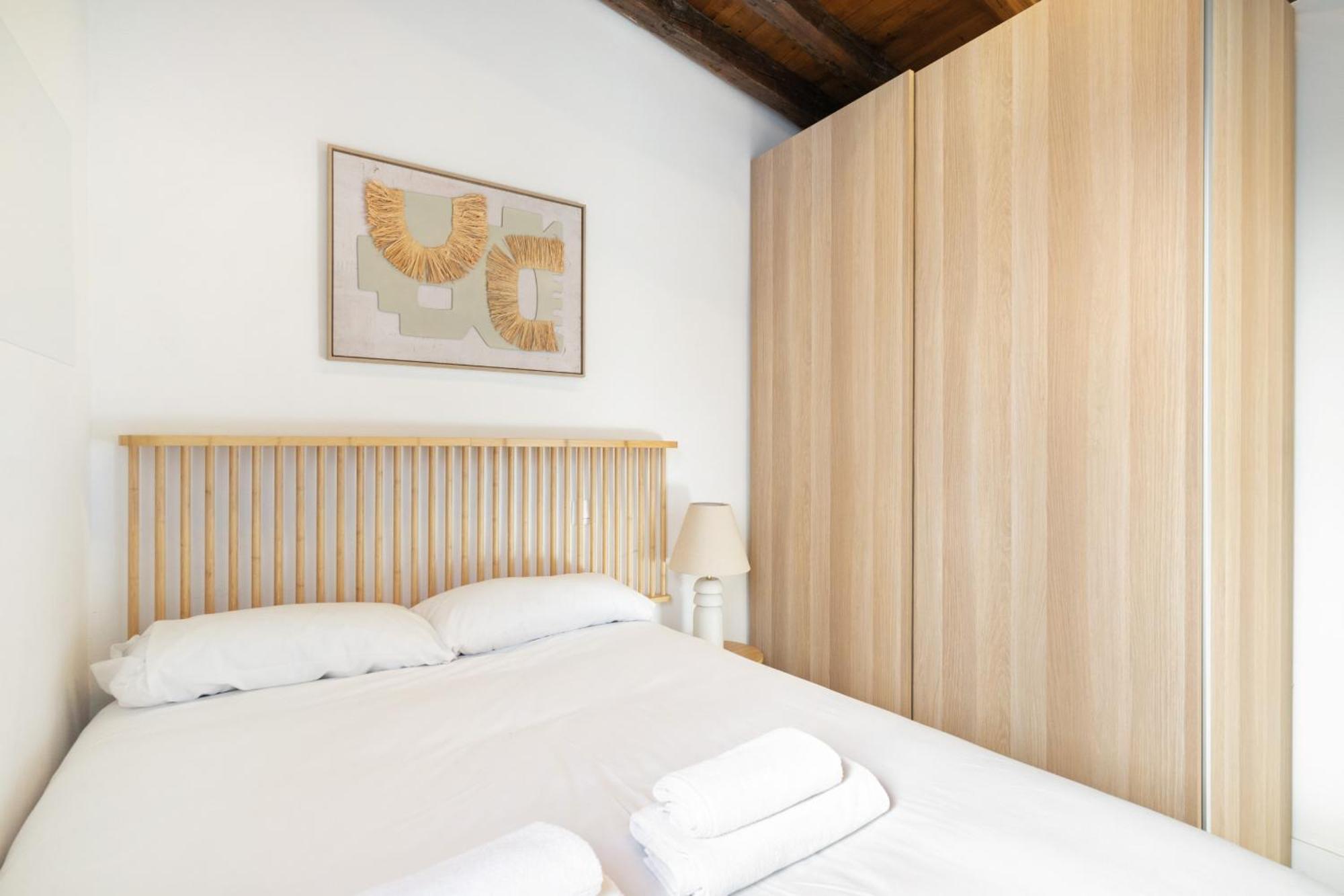Atico Con Terraza En Lavapies Alquiler Temporal Apartment Madrid Exterior photo