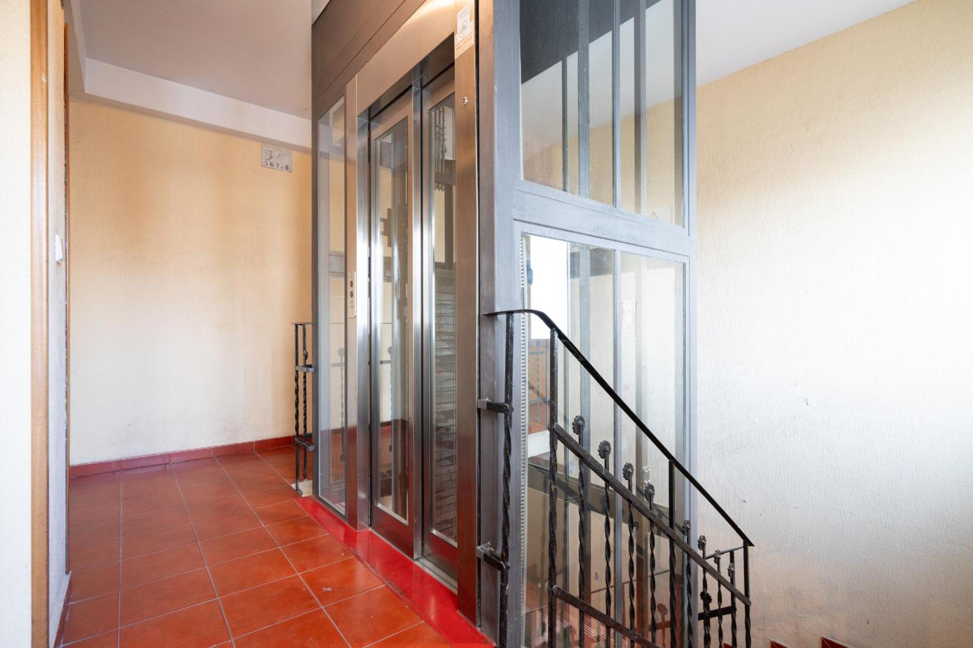 Atico Con Terraza En Lavapies Alquiler Temporal Apartment Madrid Exterior photo